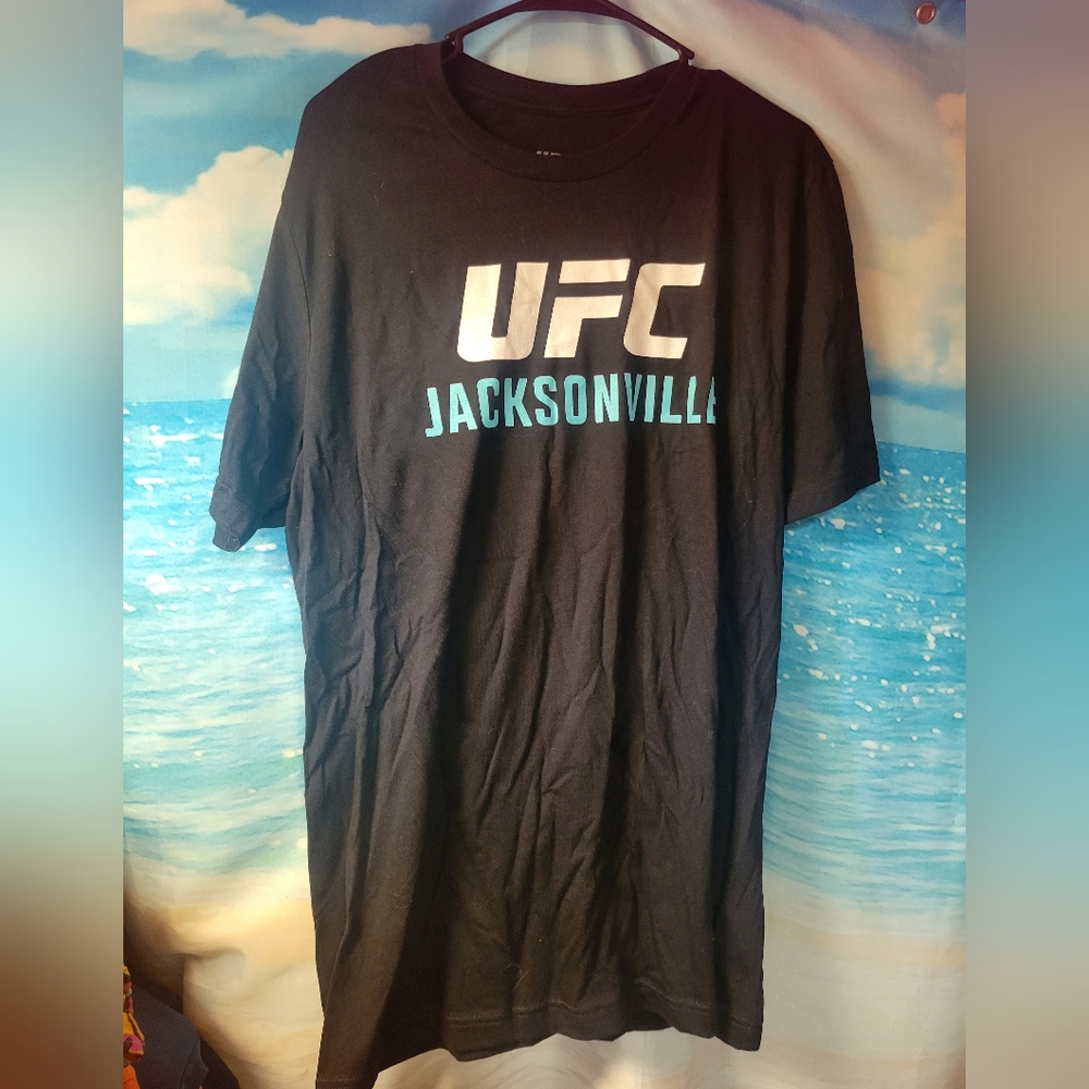 UFC NWOT Jacksonville Black T-Shirt Mens Size XL‎